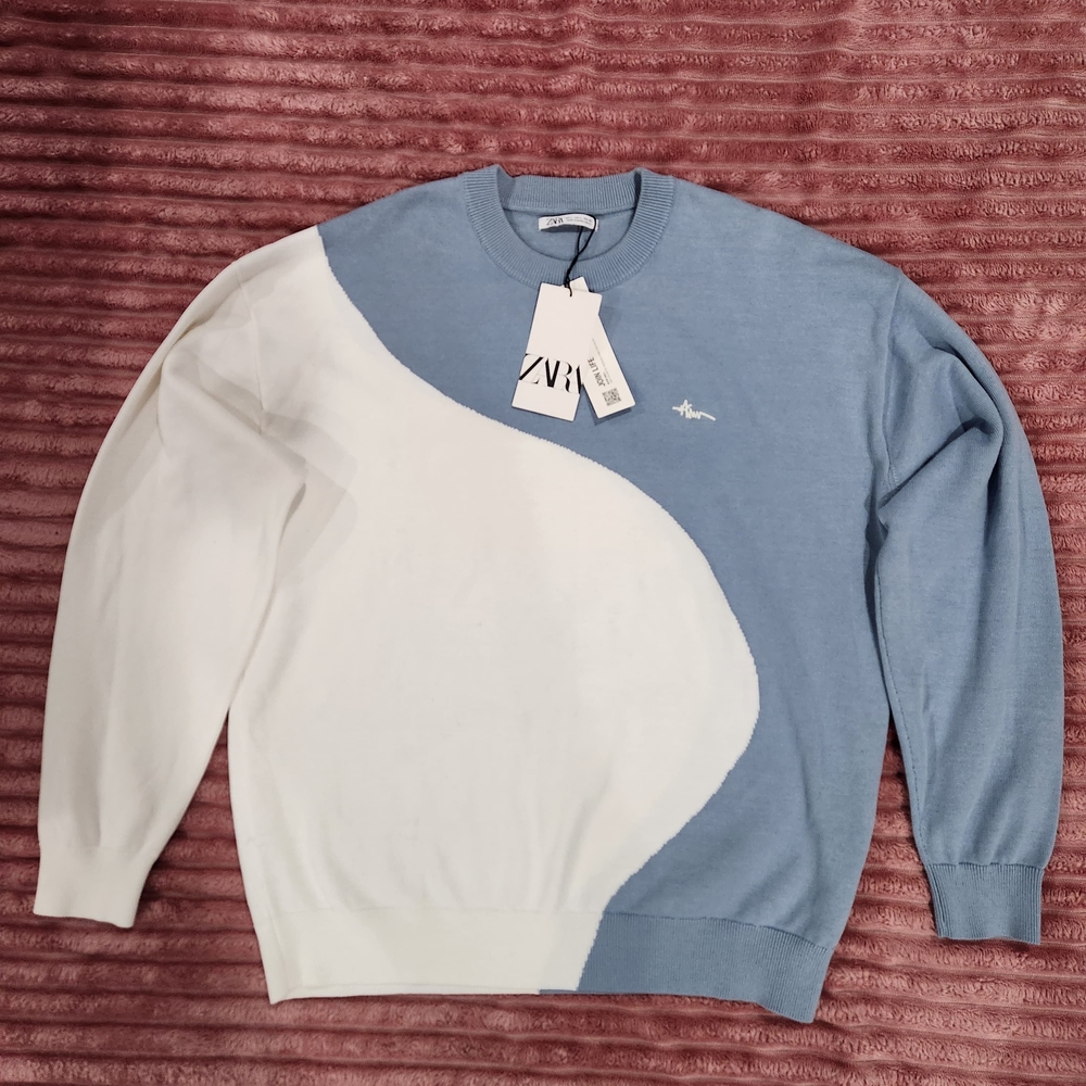 Zara Men's Two-Tone Blue and White Sweater